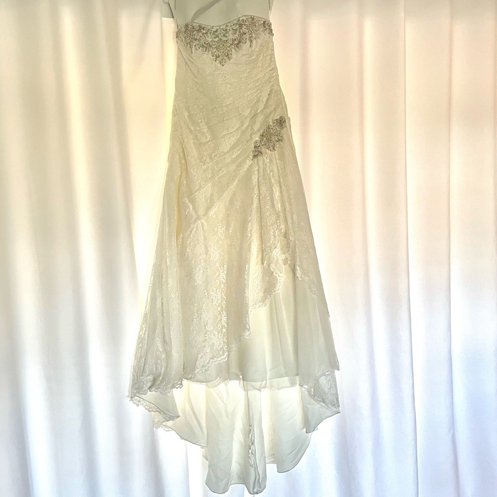 Like NEW Size 16 Wedding Dress. Can fit from size 10-18 with corset back.